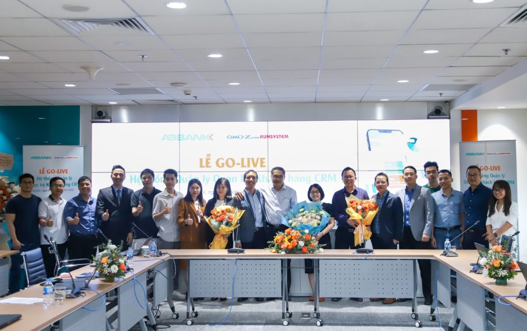 Lãnh đạo và nhân sự ABBank và GMO-Z.com RUNSYSTEM tại Lễ Go-live Hệ thống quản lý quan hệ khách hàng CRM