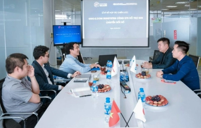 Hai bên trao đổi với nhau về kế hoạch triển khai hợp tác