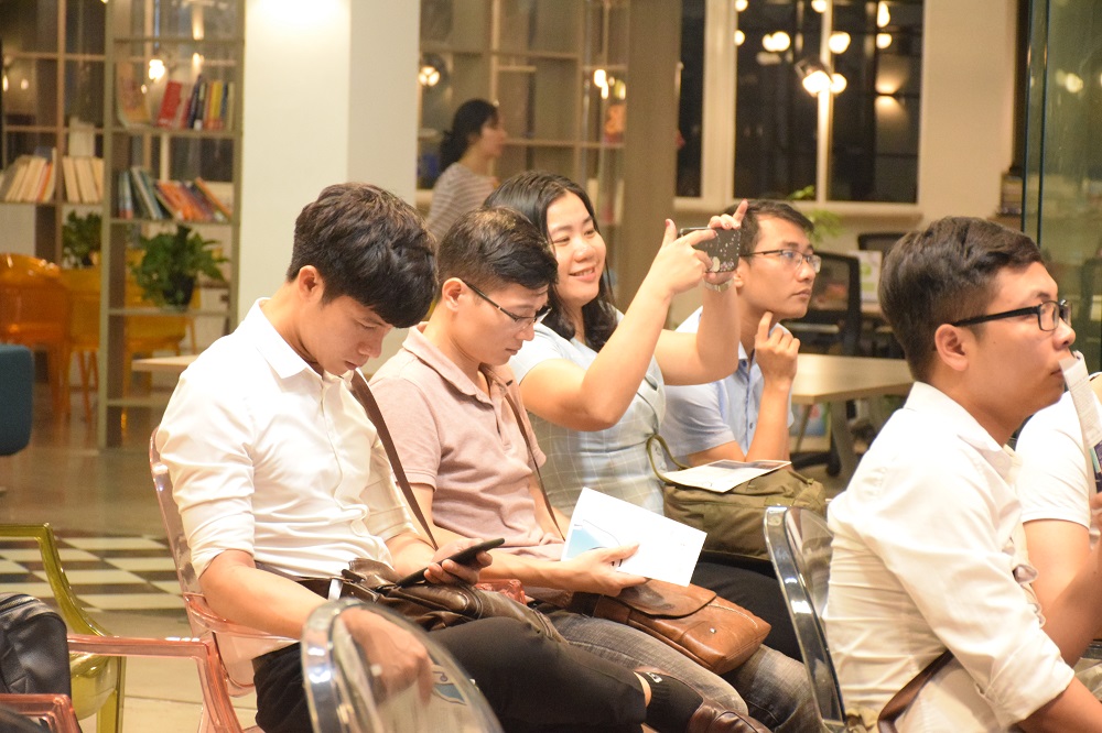 Discussion session at the Machine Learning seminar during Hanoi AI Week 2019