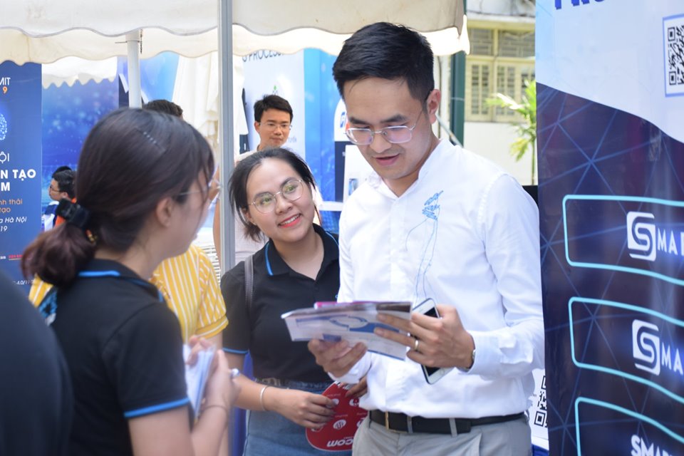 Gian hàng của GMO thu hút sự quan tâm của đông đảo doanh nghiệp