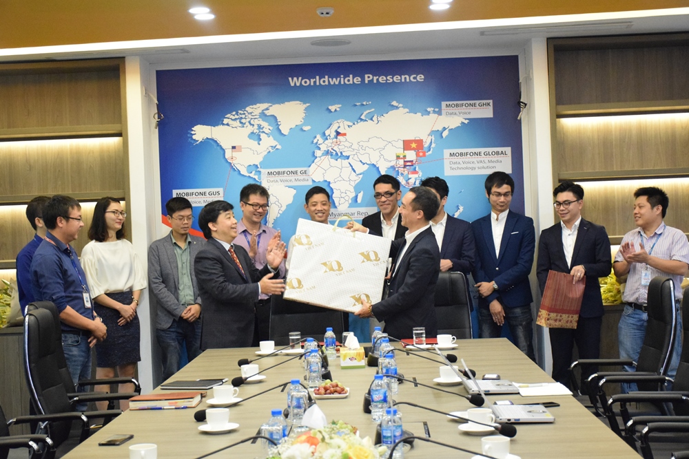 đại diện GMO-Z.com RUNSYSTEM và Mobifone Global tại lễ ký kết hợp tác xây dựng dịch vụ Cloud cao cấp