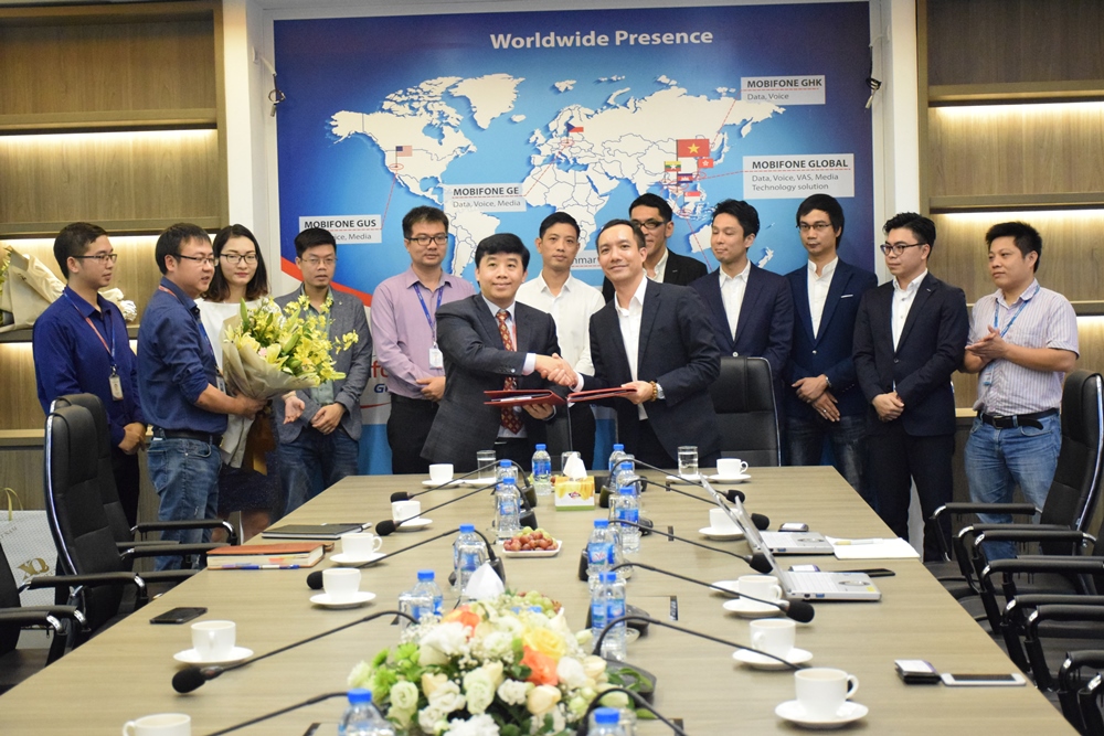 đại diện GMO-Z.com RUNSYSTEM và Mobifone Global tại lễ ký kết hợp tác