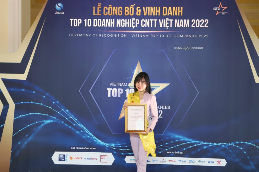 dai-dien-gmo-tai-le-cong-bo-va-vinh-danh-top-10-doanh-nghiep-cntt-viet-nam-2022