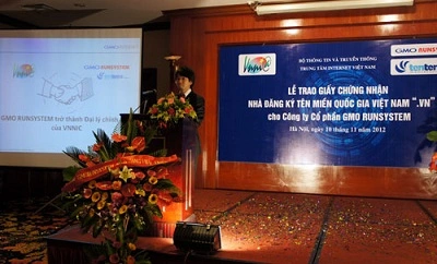 GMO Runsystem nhận giấy chứng nhận nhà đăng ký tên miền quốc gia Việt Nam.