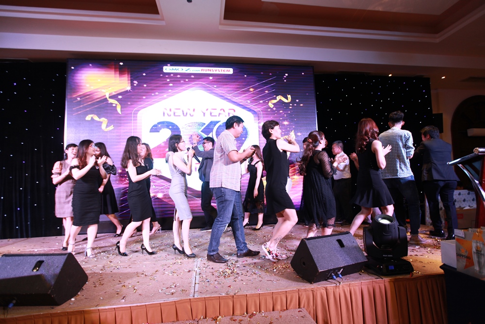 New year party 2019 của GMO-Z.com RUNSYSTEM-20