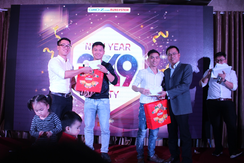 New year party 2019 của GMO-Z.com RUNSYSTEM-24