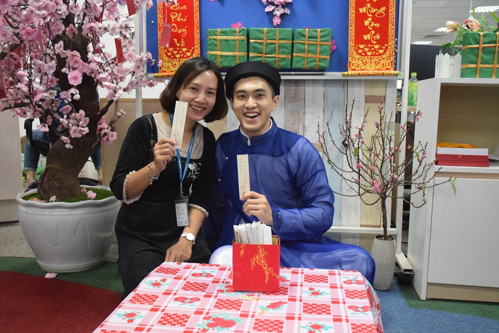 Fortune slip drawing activity on the first day of the Year of the Pig 2019