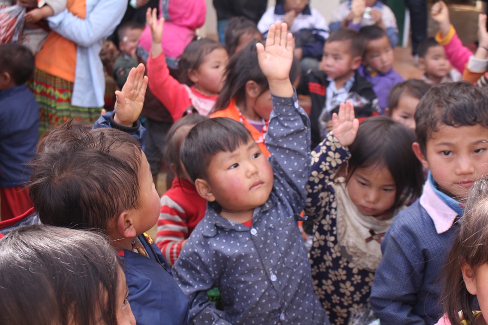 GMO-Z.com RUNSYSTEM charity "Lighting up Smiles in the Highlands" at Lào Cai 2019-10