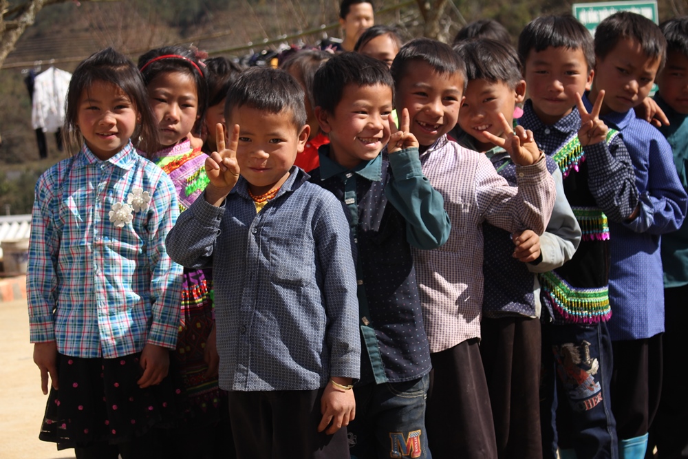 GMO-Z.com RUNSYSTEM charity "Lighting up Smiles in the Highlands" at Lào Cai 2019-5