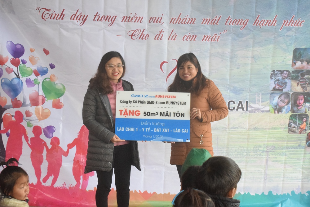 GMO-Z.com RUNSYSTEM charity "Lighting up Smiles in the Highlands" at Lào Cai 2019