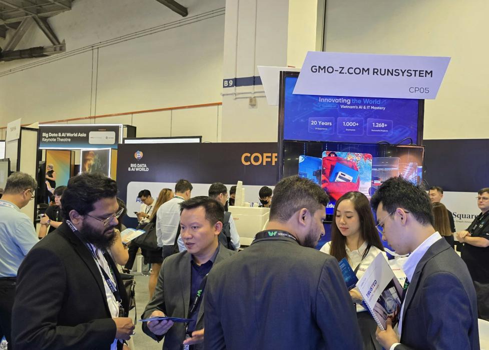 Visitors exploring GMO-Z.com RUNSYSTEM’s AI Make in Vietnam solutions
