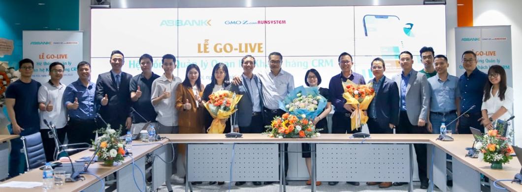 Lãnh đạo và nhân sự ABBank và GMO-Z.com RUNSYSTEM tại Lễ Go-live hệ thống CRM