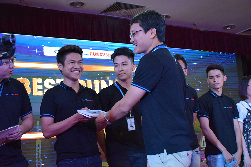 Recognition of outstanding employees on the occasion of GMO-Z.com RUNSYSTEM’s 14th anniversary