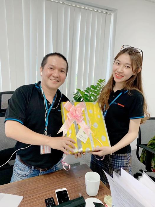 子どもたちに代わって親が受け取ったかわいいプレゼント