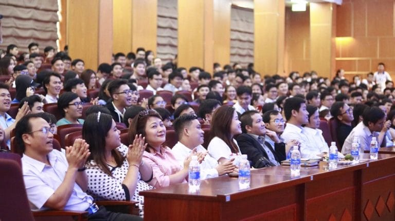 GMO-Z.com RUNSYSTEM trao học bổng cho sinh viên trường Đại học Công nghiệp Thực phẩm Hồ Chí Minh